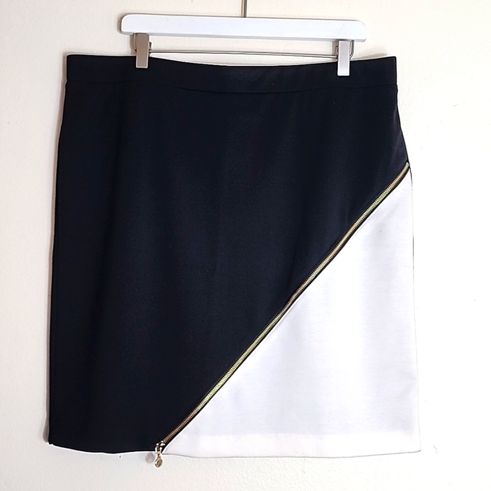 Anne Klein Black & Cream Mini Skirt